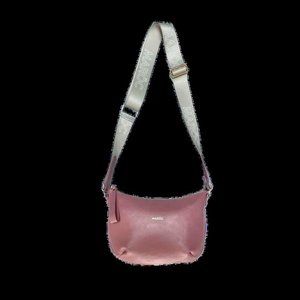 ROSEWOOD CRESCENT-SHAPED CROSS BODY LEATHER BAG